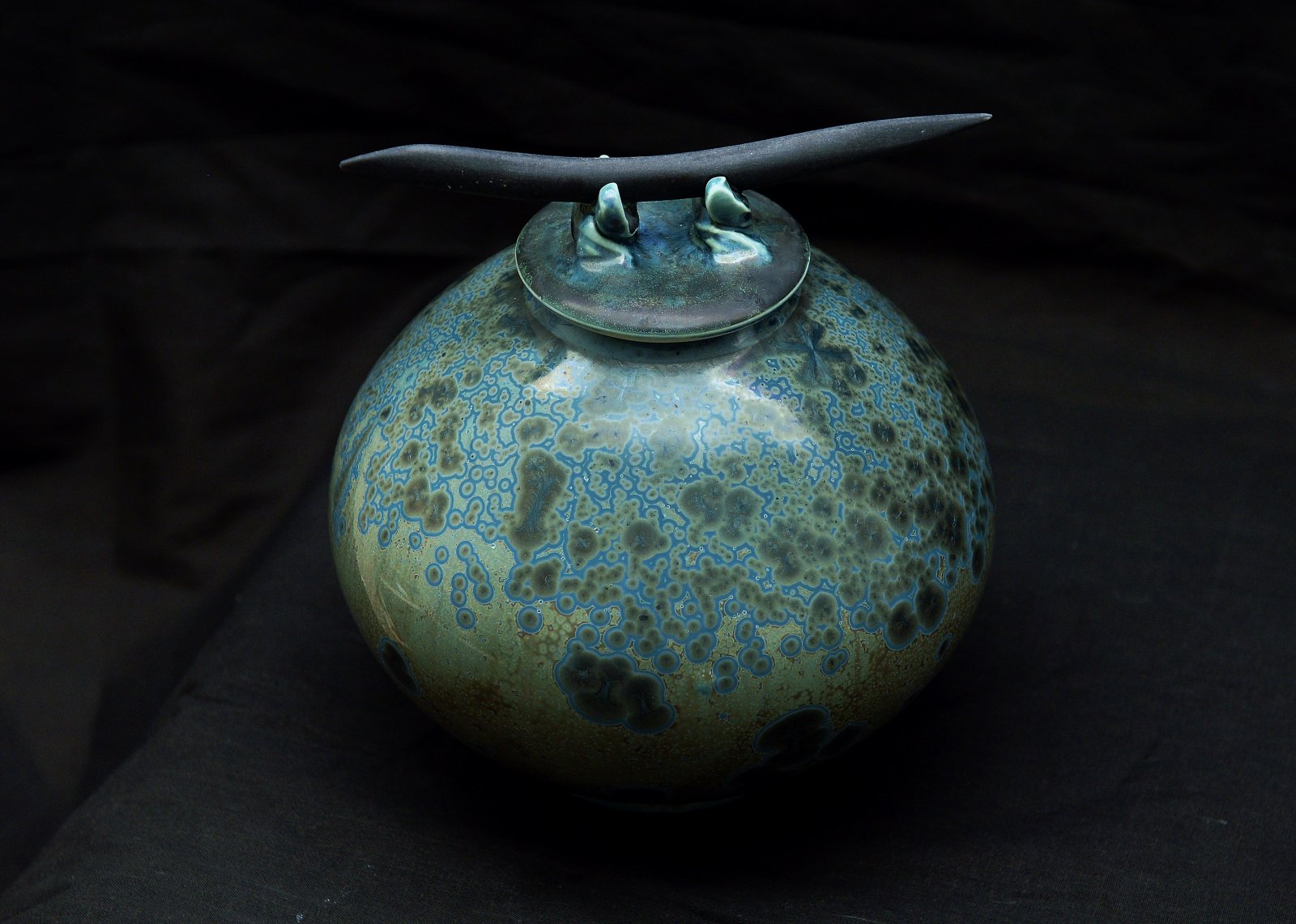 John Stroomer - Ovoid jar with blade1600 x 1141